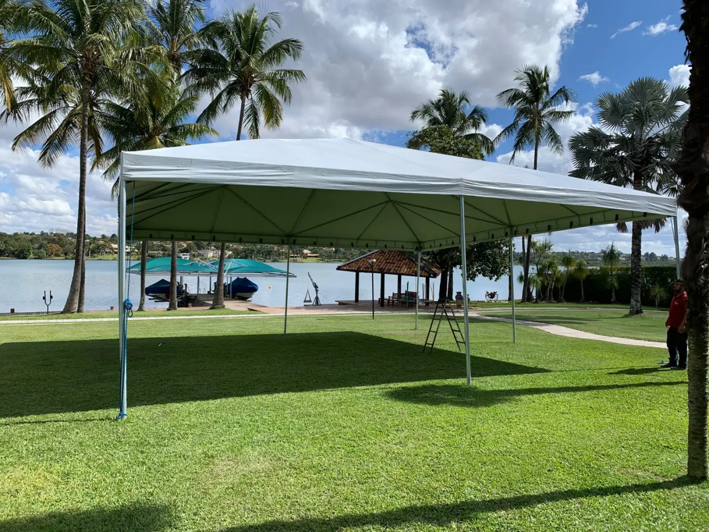 Tenda Piramidal 10x10 Aguiar